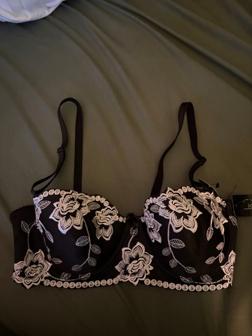 Rene Rofe Black Lace Floral Embroidered Lightly Lined Convertible Bra - Picture 1 of 4